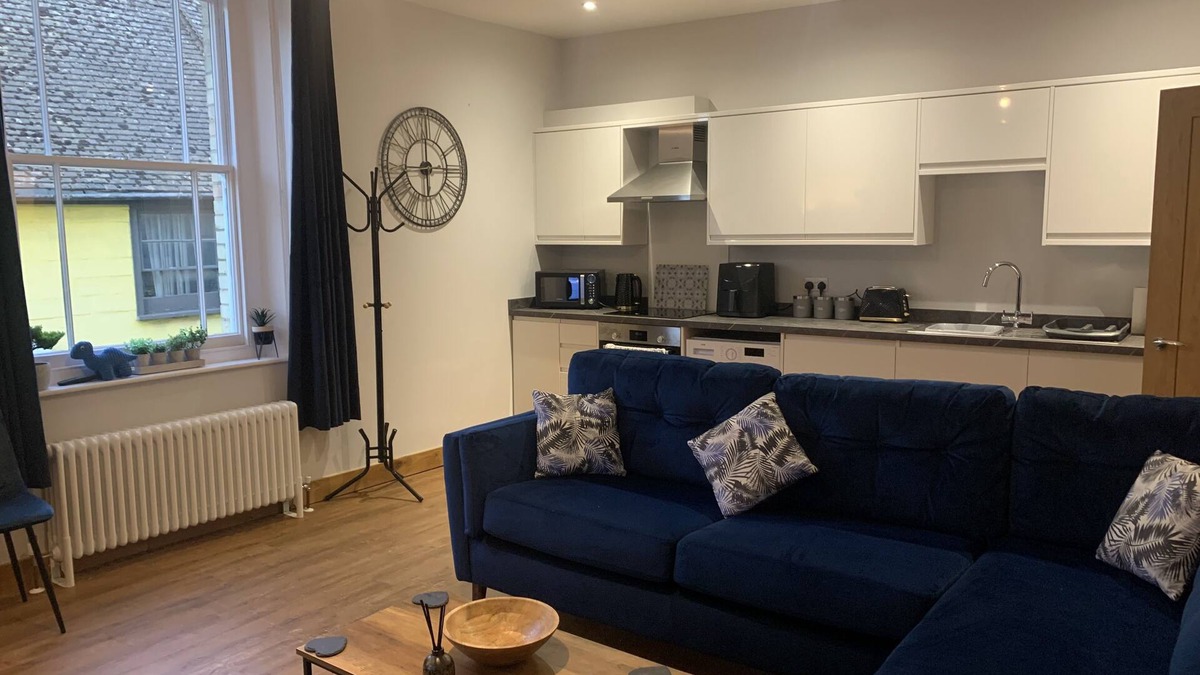 Royston Apartment | A Lovely One Bedroom Apartment - Centre of Town