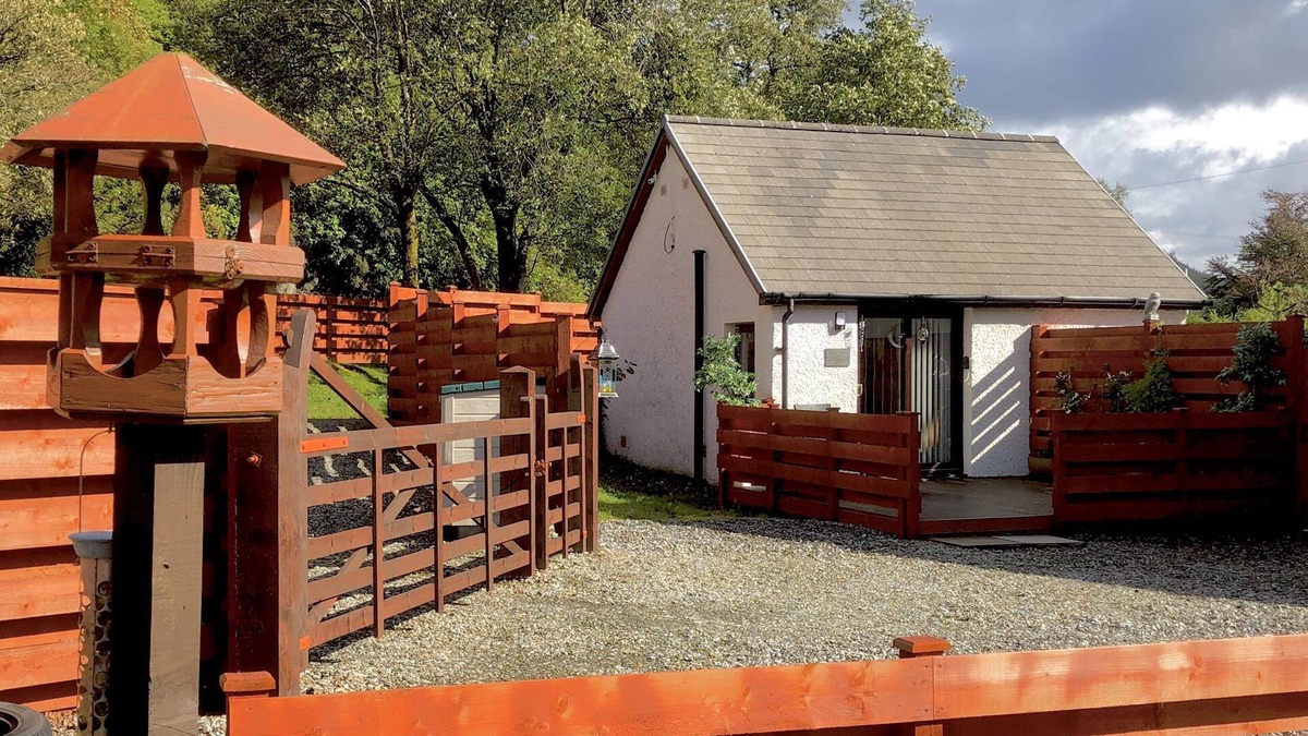 Rashfield Cottage | A Lovely Studio-Lodging for two, by the River in Scotland's first National Park