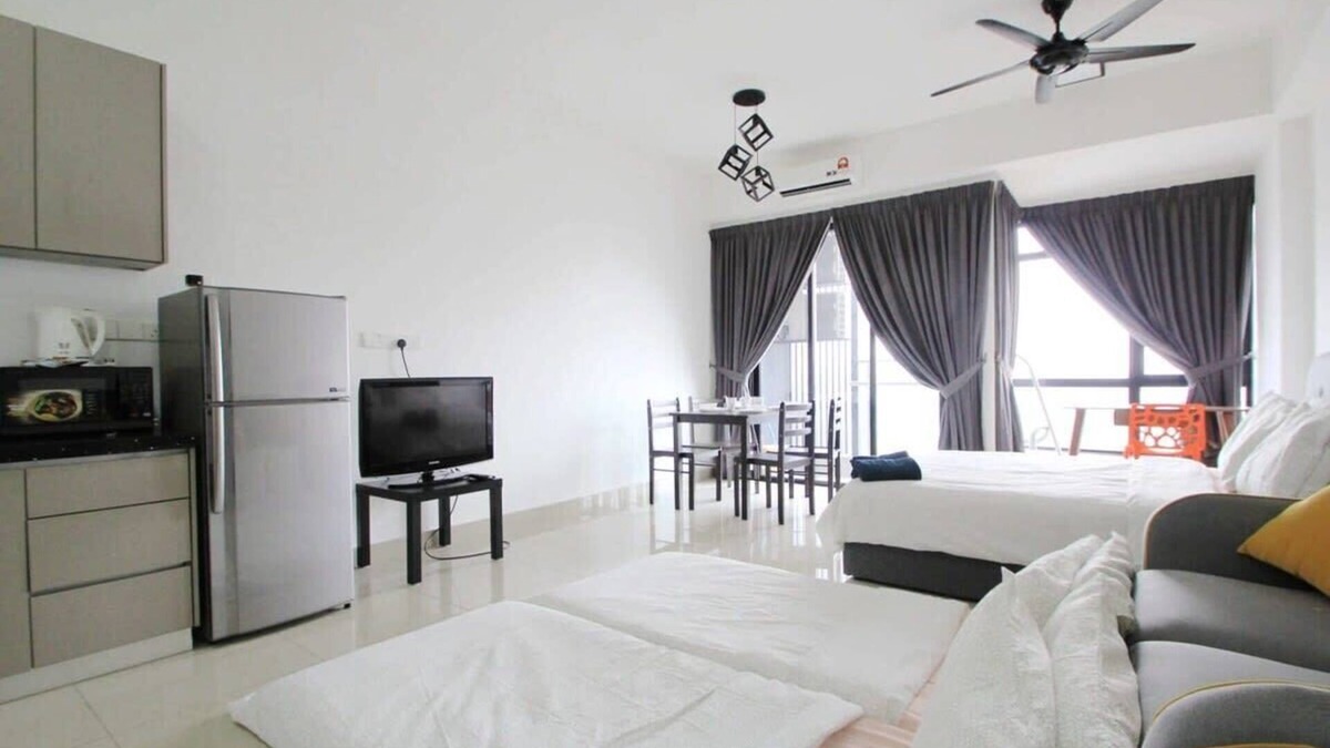 Shah Alam Apartment | A Lovely, Utropolis Studio Near KDU, FREE Parking