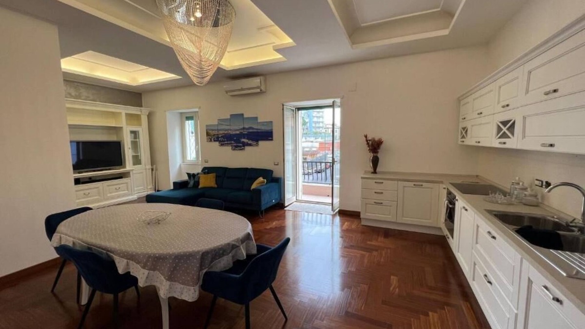 Arenella Apartment | A luxurious and elegant Mansion located in the heart of Vomero full of comfort