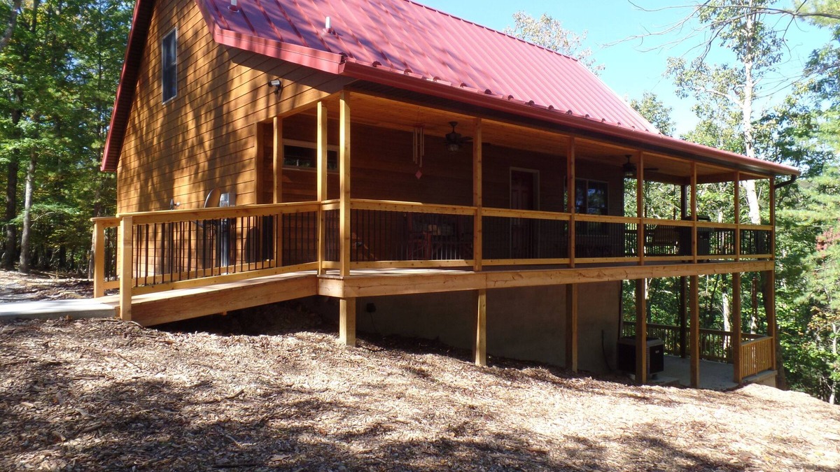 Berkeley Springs Cabin | A luxurious cabin quietly tucked away in the woods, pet friendly, WiFi