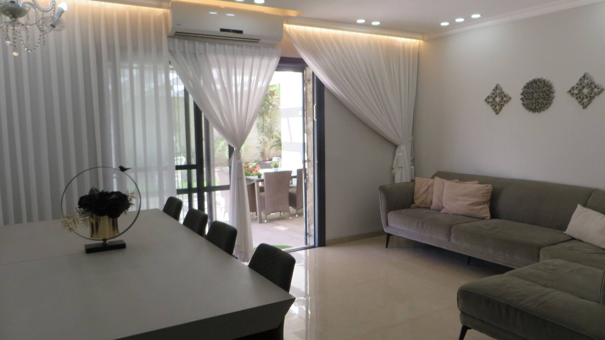 Beit Shemesh Apartment | A Luxurious Garden apartment with another private unit attached