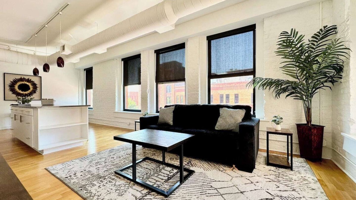 Southeast Omaha Apartment | A luxurious, historic loft in the heart of the Old Market