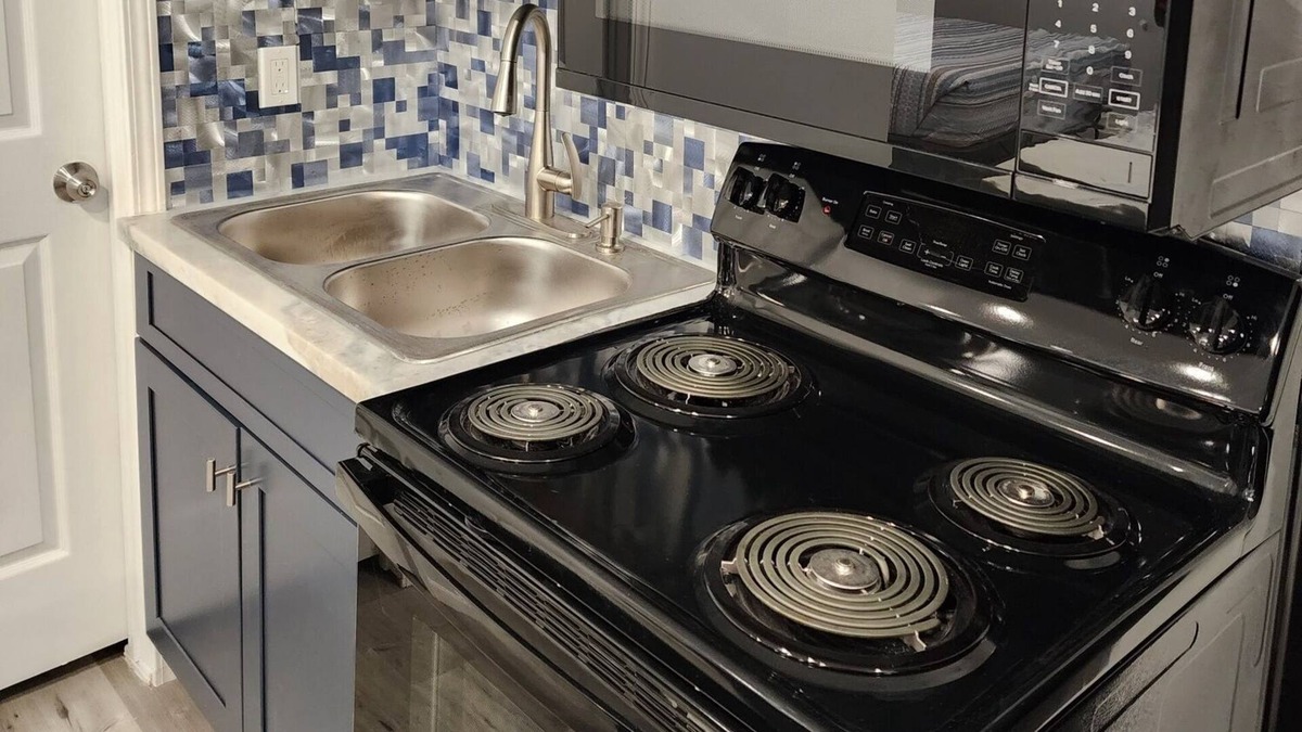 Westwego Apartment | A luxurious new construction studio apartment just 20 min away from New Orleans!