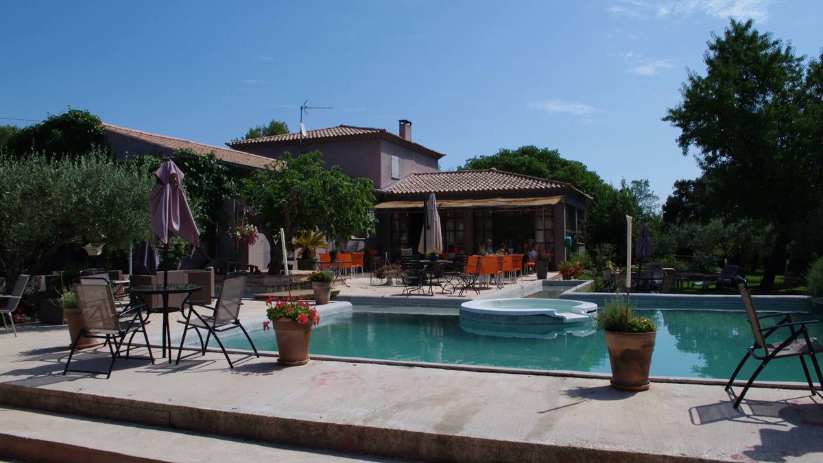 Les 3 Ponts Villa | A luxurious villa in a quiet environment, not overlooked.