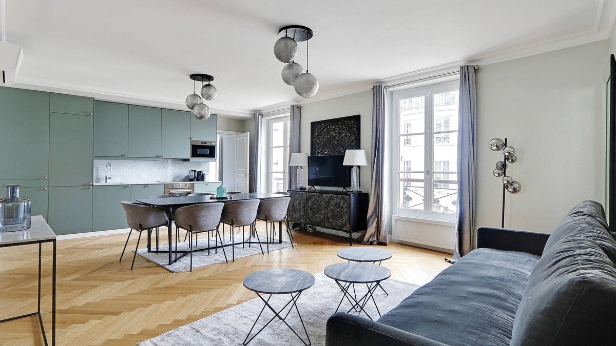 Quartier de la Goutte-d'Or Apartment | A Luxury 3-BR/3BA with A/C in Montmartre