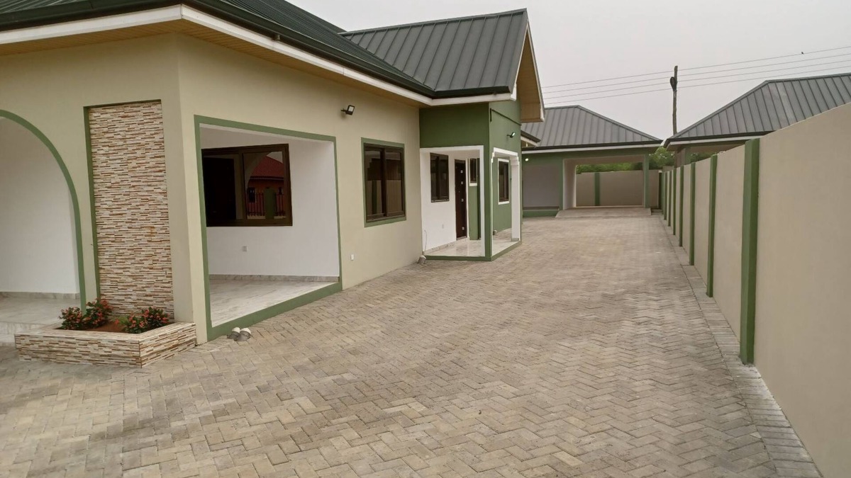 Nungua House | A luxury home with boy's quarters & security cameras in a gated community