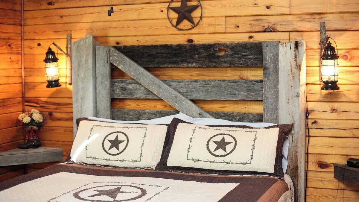 Davisville Cabin | A Luxury King Suite Cabin in the Ozarks