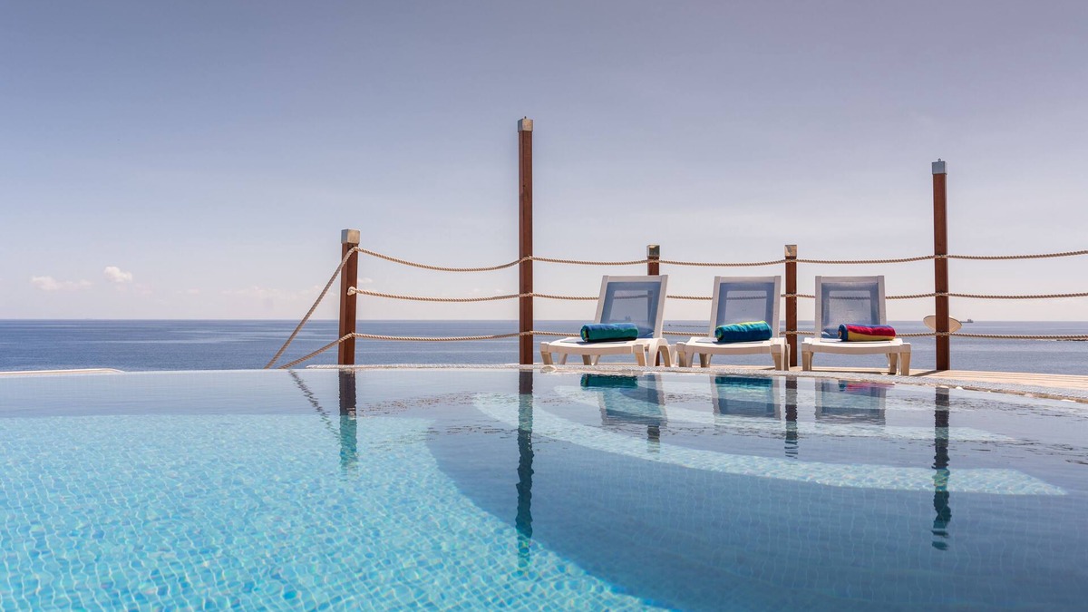San Tumas Apartment | A Luxury Retreat with Games Room, Spa, and Pool!