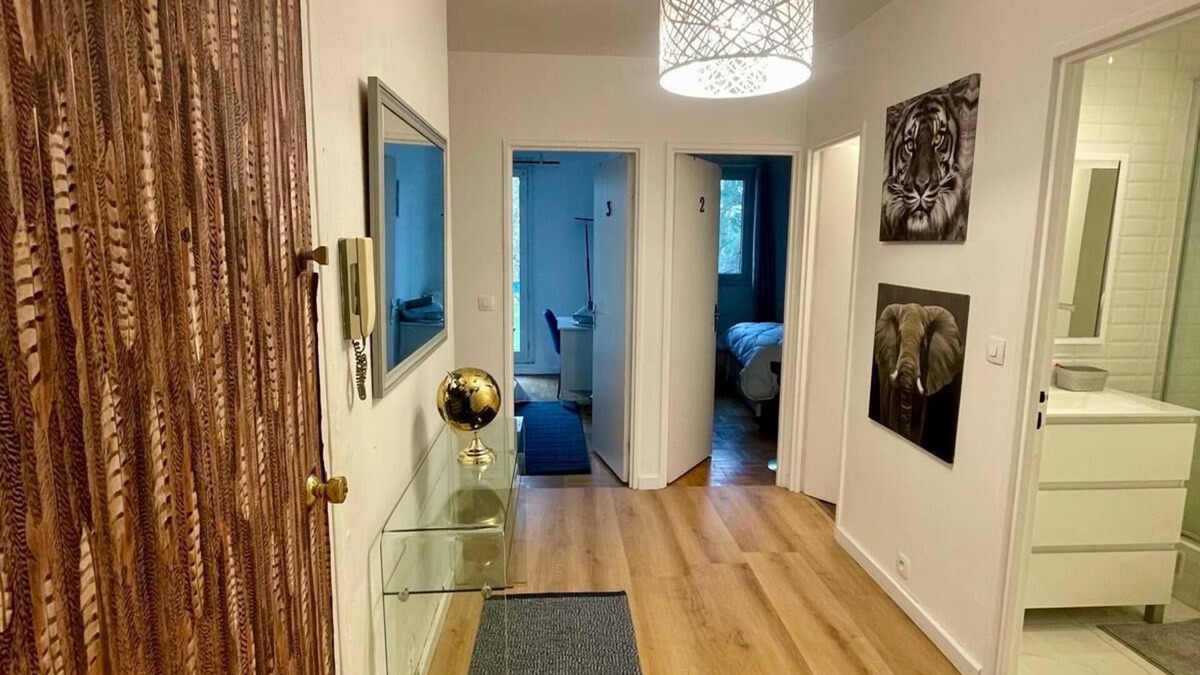 Aulnay-sous-Bois Apartment | A luxury room very close to Paris, CDG Airport, and Parc des Expositions