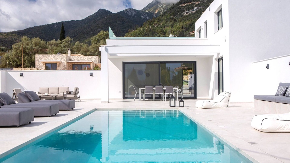 Nidri Villa | A LUXURY VILLAS - private villa infinity pool, garden, BBQ walk to NIDRI & beach