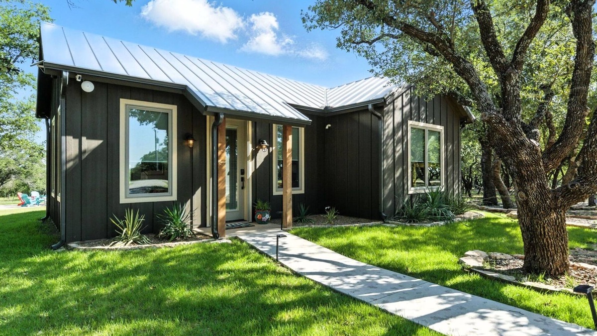 Graham House | A Magical Place, Sleeps 8, Hot tub/Fire Pit,Pool