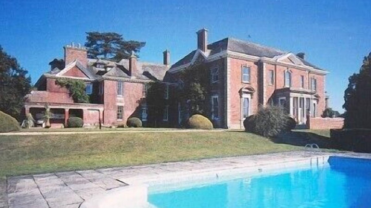 Offham House | A magnificent Georgian Country Mansion in a delightful parkland setting
