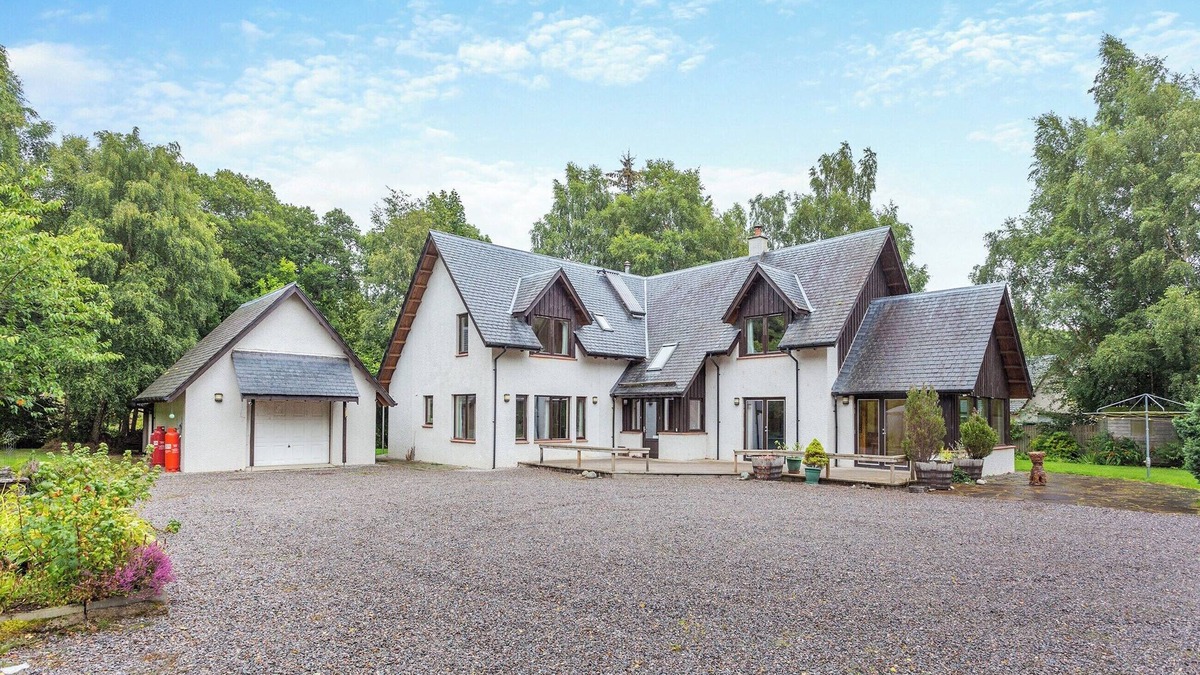 Evanton Cottage | A magnificent property in a secluded position in Evanton.