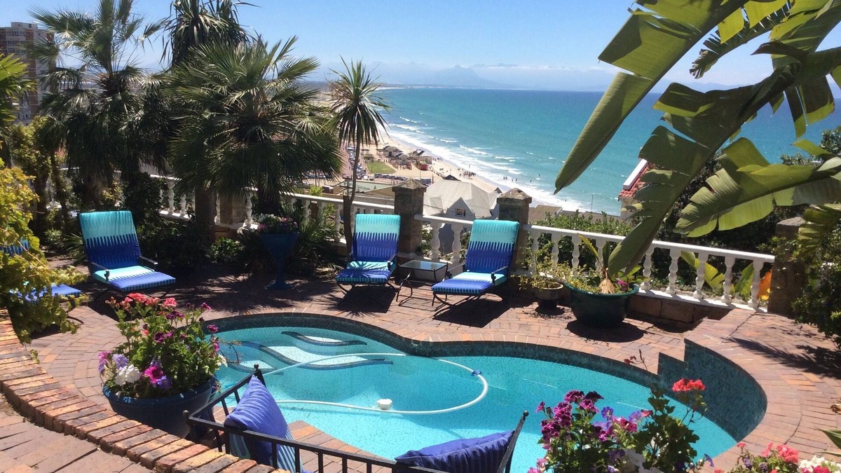 Redhill Apartment | A magnificent view of the Indian Ocean a stone's throw from the beach
