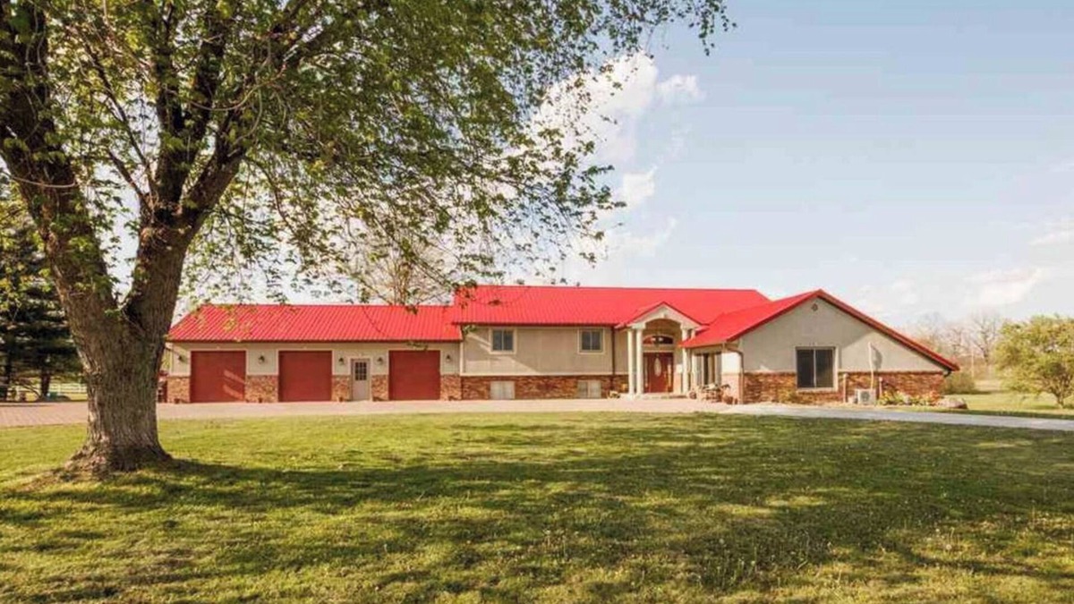 Morton House | A MANSION WITH A HUGE INDOOR HEATED SWIMMING POOL WITH A BONUS THEATER ROOM.