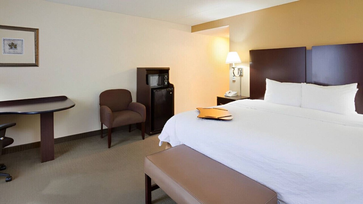 Lino Lakes House | A Memorable Experience w/ Our Lovely King Room