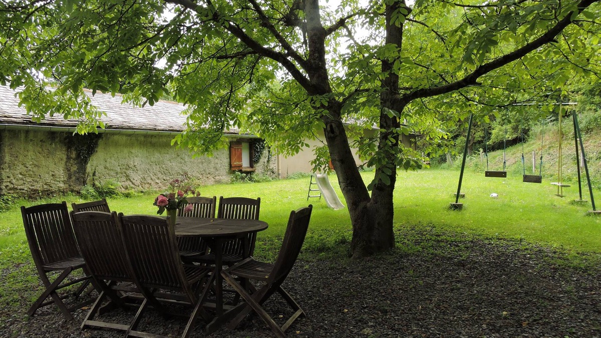 Montredon-Labessonnie Cottage | A miller's house in the quiet countryside for 2 people, pets welcome
