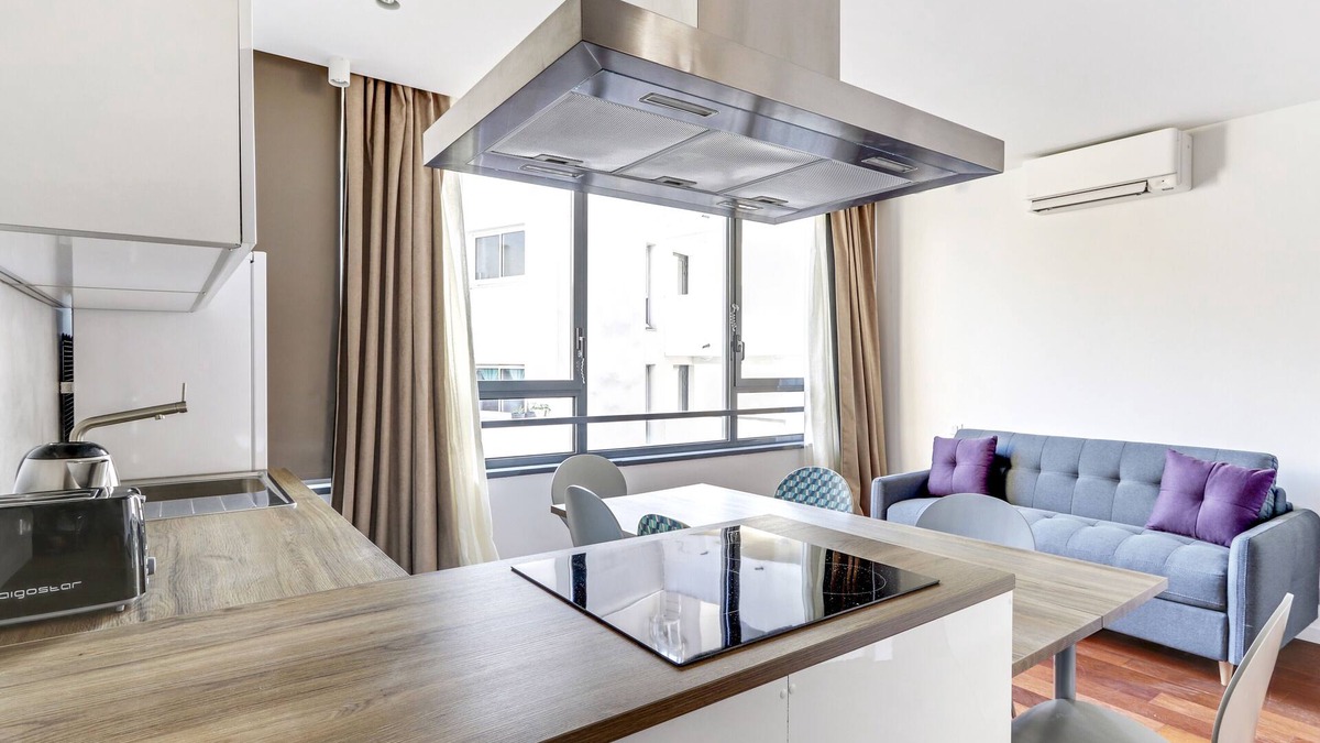 Quartier de la Chapelle Apartment | A Modern 2/3 BDR with parking at La Chapelle