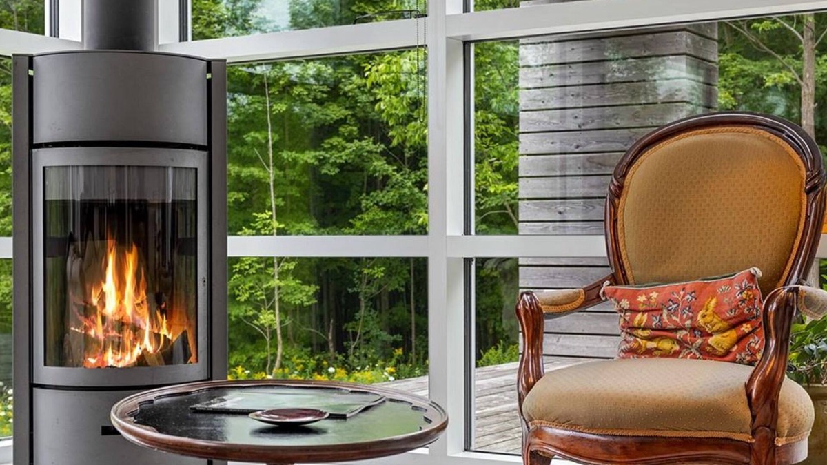 Grey Highlands House | A Modern Home on Top of the Beaver Valley with Direct Access to the Bruce Trail.