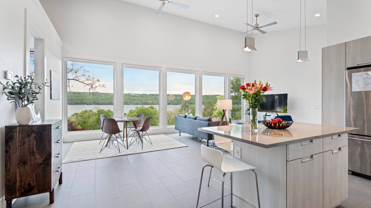 Ithaca House | A Modern Lakeview Retreat
