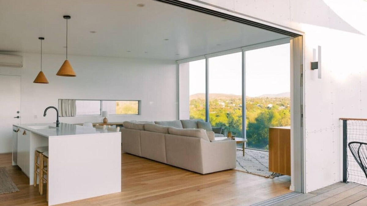 Bonita House | A modern light-filled home with views of the woods