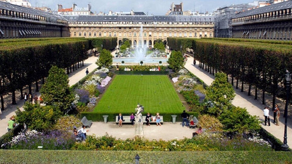 Palais-Royal Apartment | A Modern Plush Home on Rue St Honore-The Very Chic Paris Postcode