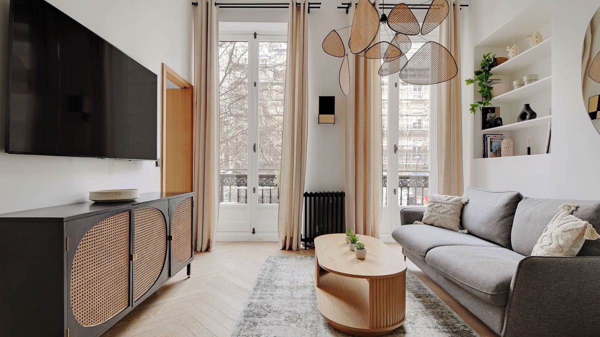 Quartier du Faubourg-Montmartre Apartment | A Modern & Stylish 1-BR Apartment in Opéra