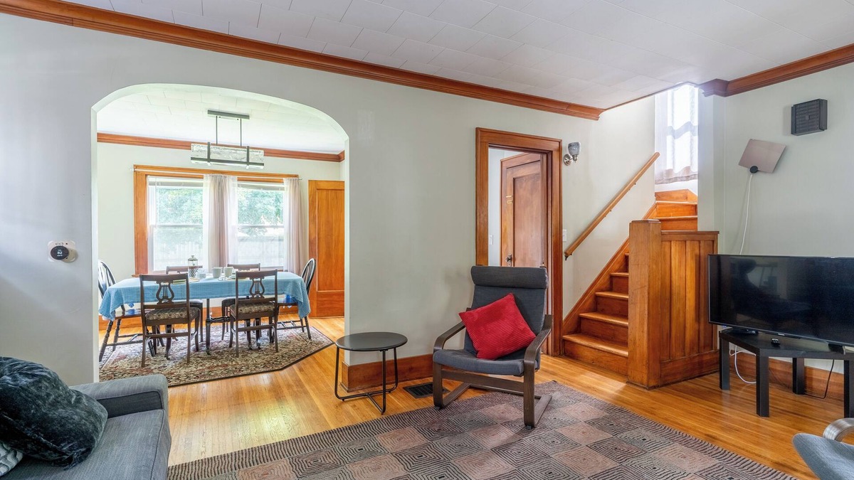 Rochester House | A "Most-Loved" Craftsman home, great location & amenities, A/C, WiFi, parking