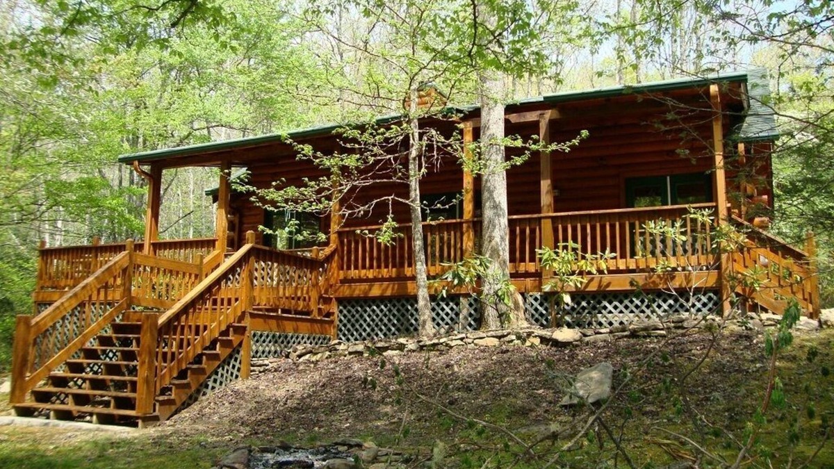 Andrews Cabin | A Mountain Paradise on Collett Creek in Andrews, NC