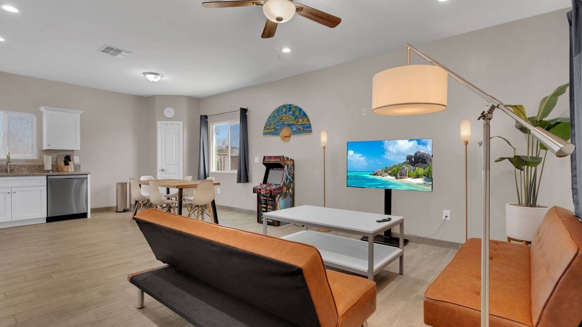 Tucson House | A-Mountain Wonder! HUGE yard, dogs OK - Brand New everything Close to GEM SHOW!