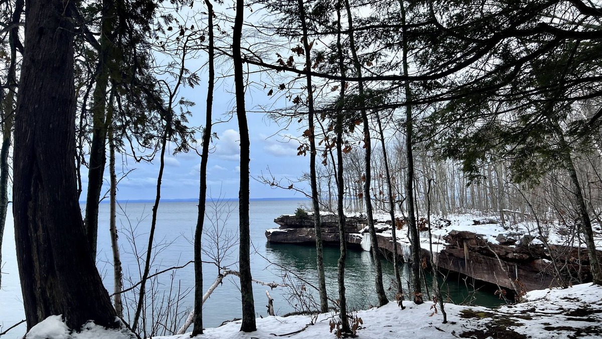 La Pointe House | A new contemporary escape for your next snow day on Madeline!