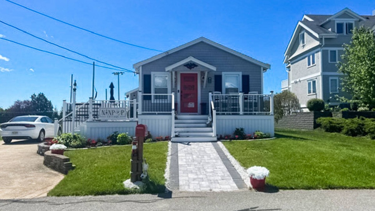 Bliss Corner Cottage | A New England coastal cottage with a little taste of Texas - dog friendly