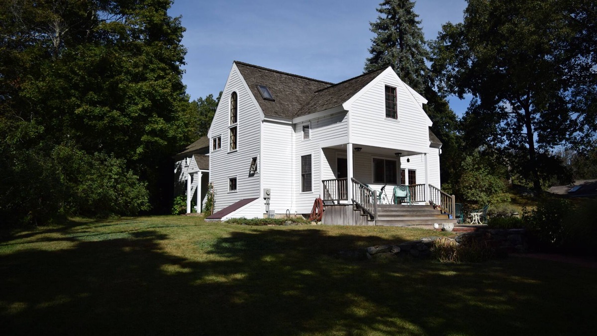 Waltham Other | A NEW ENGLAND ORIGINAL, 3-bedroom Colonial farmhouse, 3 min. from I90 & I95.