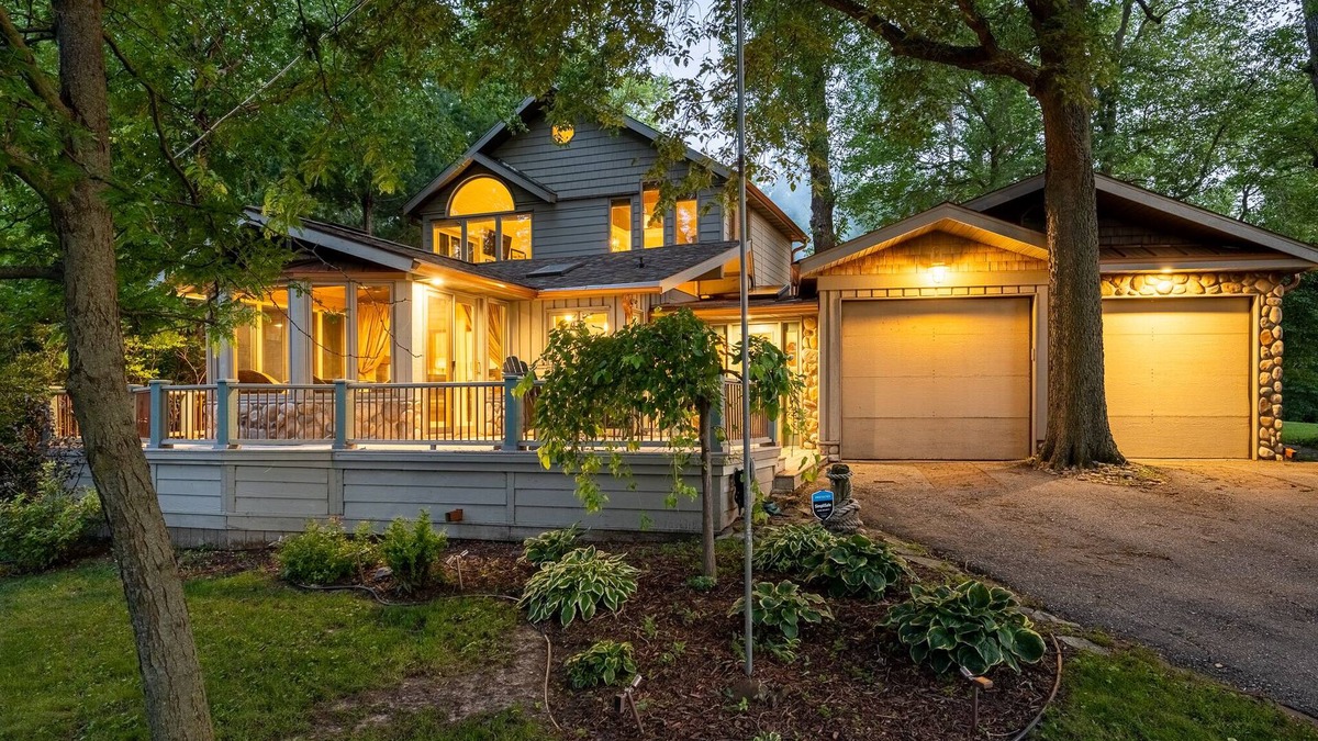 Ventura House | A New Retreat at Clear Clear Lake, A Uniquely Iowan Experience