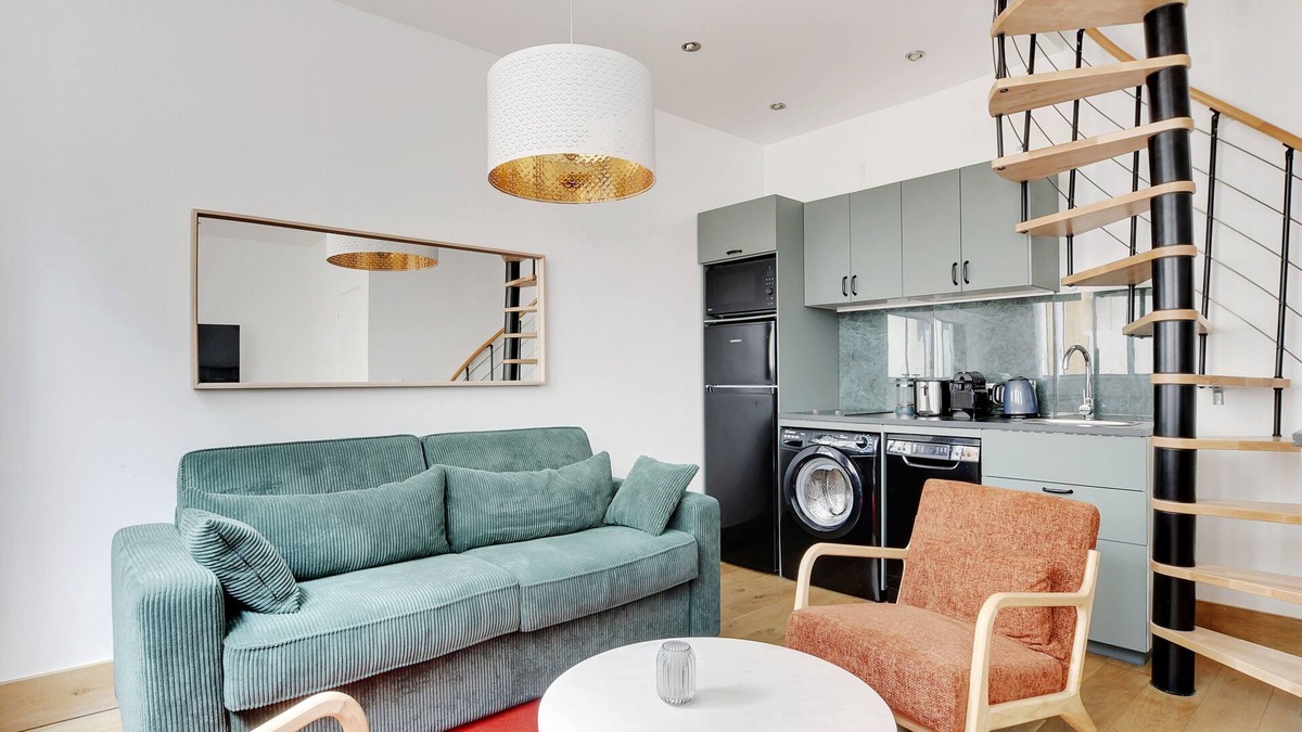 Quartier des Grandes-Carrieres Apartment | A Nice Duplex in Montmartre
