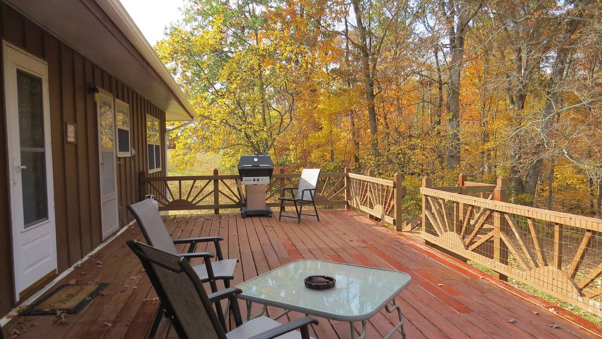 Miramiguoa Park House | A nice view of the woods awaits you from the countryside kitchen window and deck