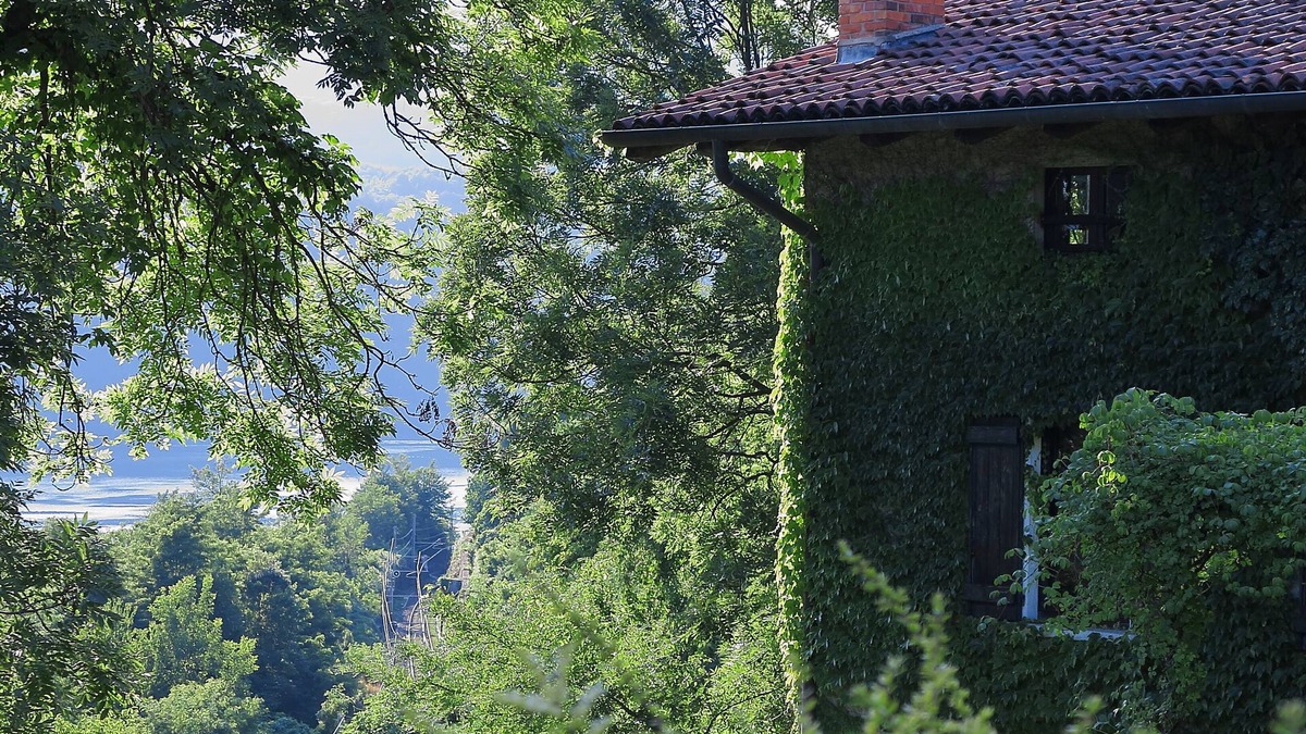 Carcegna House | A Orta's lake view paradise, large house with beautiful private garden