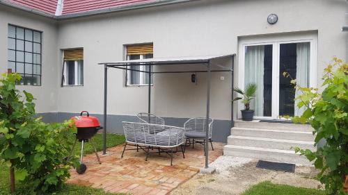 Rabapaty House | A papa háza vendégház