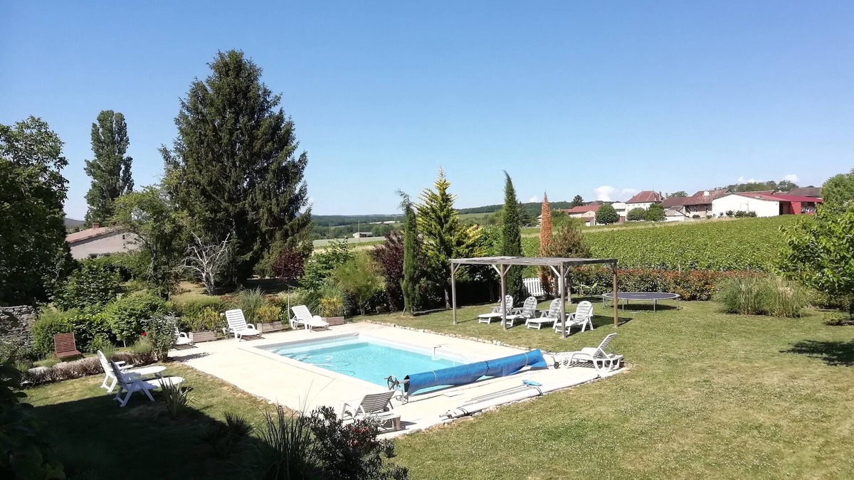 Uchizy House | A paradise in the middle of the Burgundy vineyards