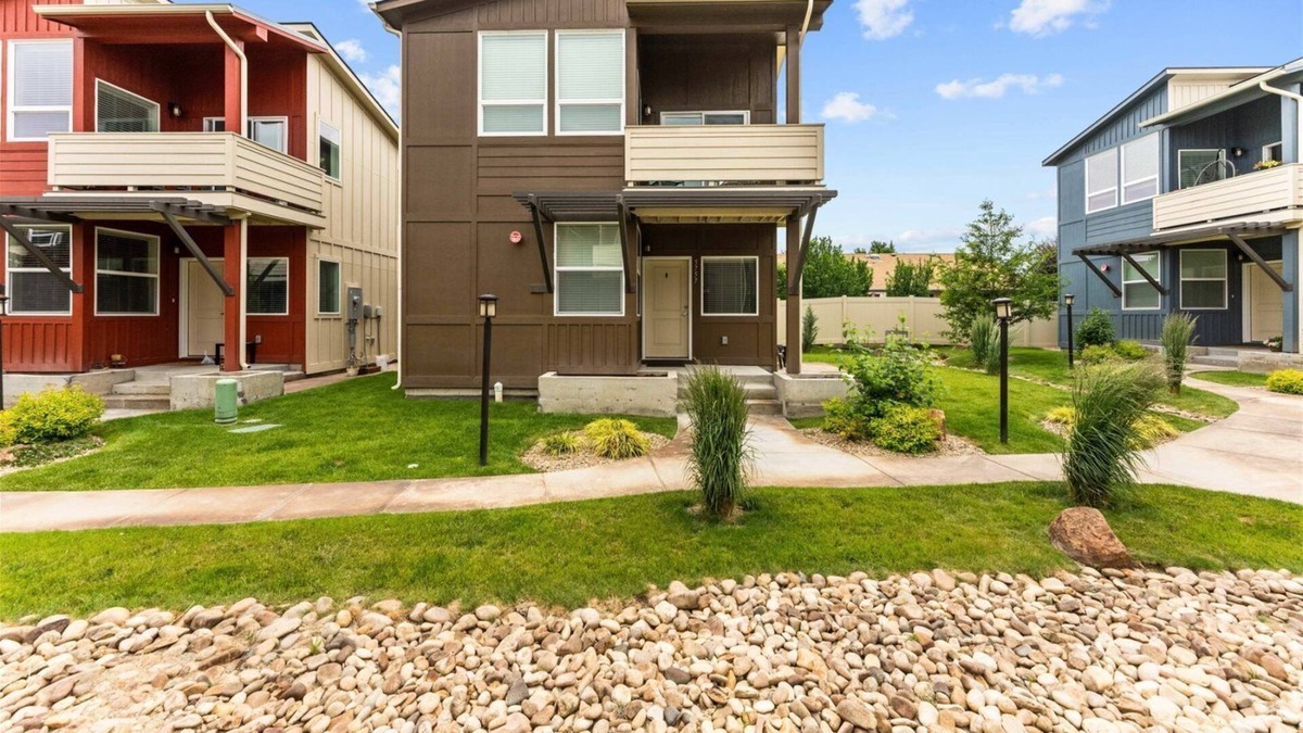 Boise Villa | A park-like setting in this BRAND NEW build near the river