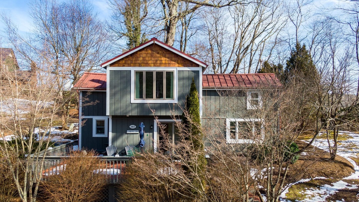 Panorama Estates House | A Parkway Cabin - 1 mi from Blue Ridge Parkway, has hot tub, fire pit, close to Boone!