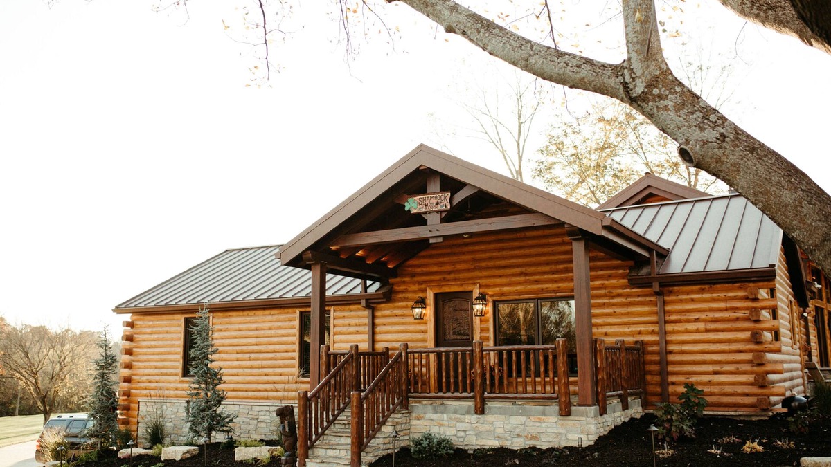 Excelsior Springs Cabin | A peaceful cabin in the middle of a country setting
