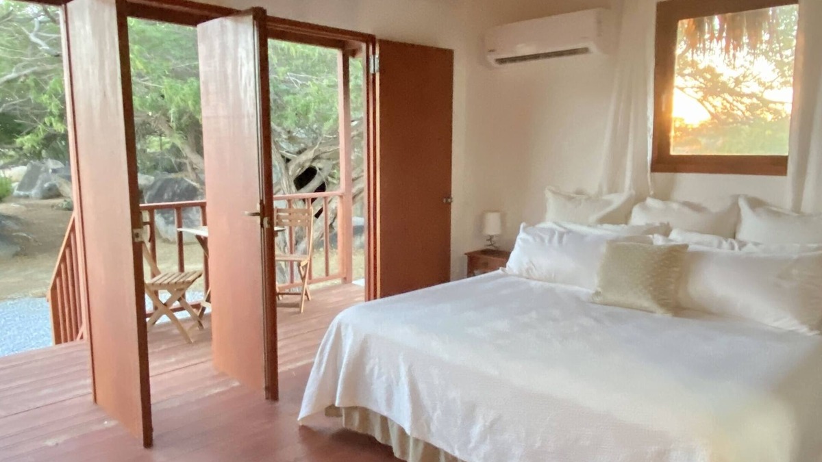 Santa Cruz House | A peaceful country retreat surrounded by nature.