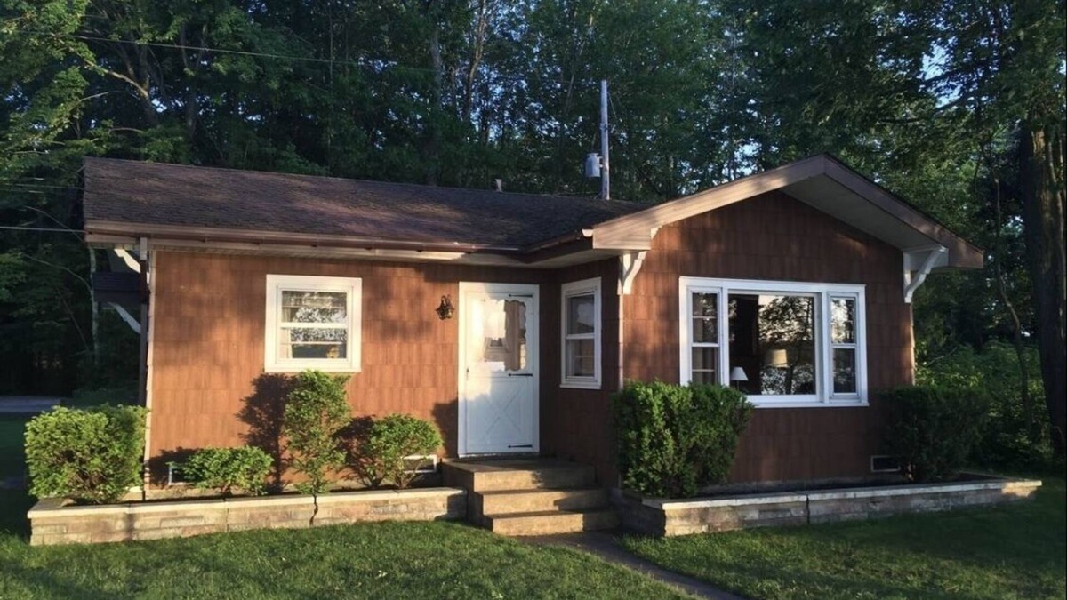 Pentwater Cottage | A peaceful little lakefront house on the sunset side of Bass Lake!