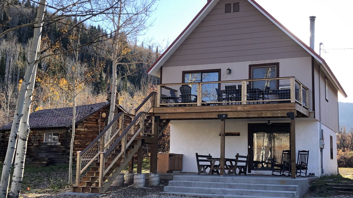 Mesa Cabin | A peaceful mountain retreat with rustic charm 1/2 mile from ski and bike resort
