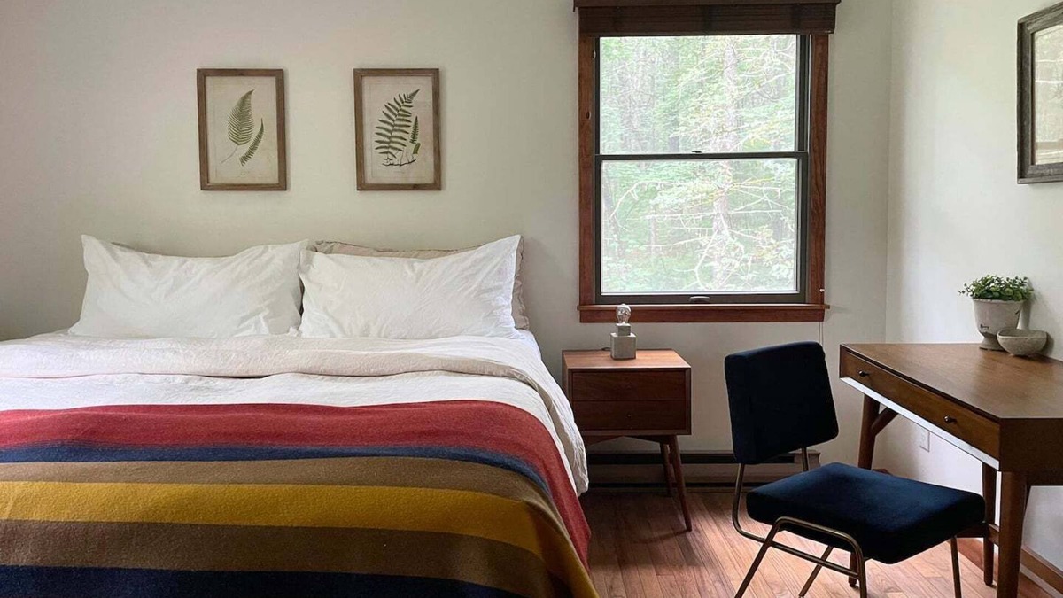 Yulan Cabin | A peaceful, quaint cabin in the woods offers a country-side escape for couples, small families, and friends.