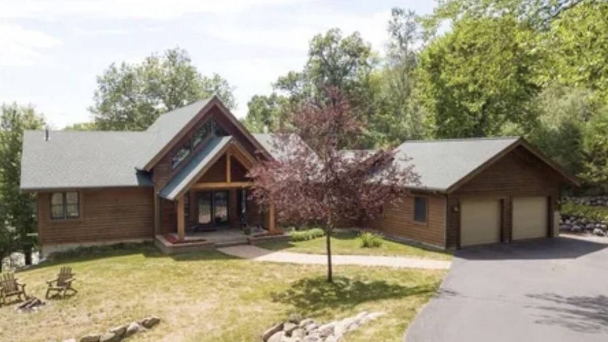 Hudson Cabin | A peaceful stay at the Timber Castle - 10 minutes from downtown