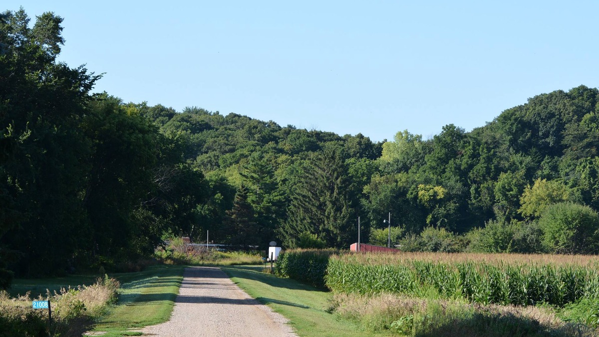 New Ulm House | A-Peeling Acres Orchard, relax on a small working orchard