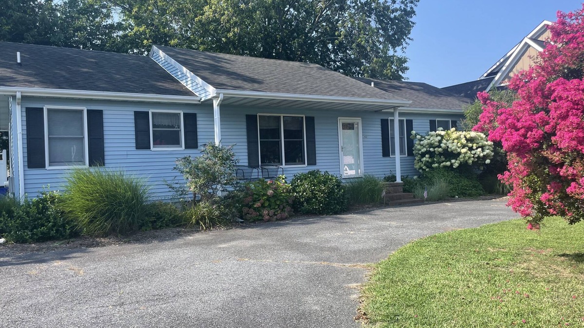 Seabreeze House | A perfect beach cottage, nightly rentals and pet friendly